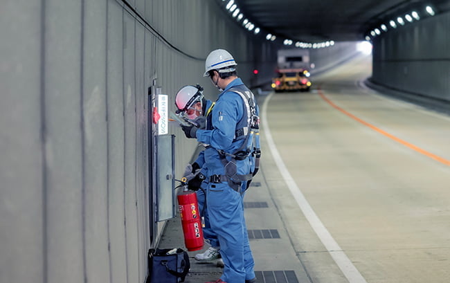 株式会社デューイテクニカルの交通情報システム設置⼯事について